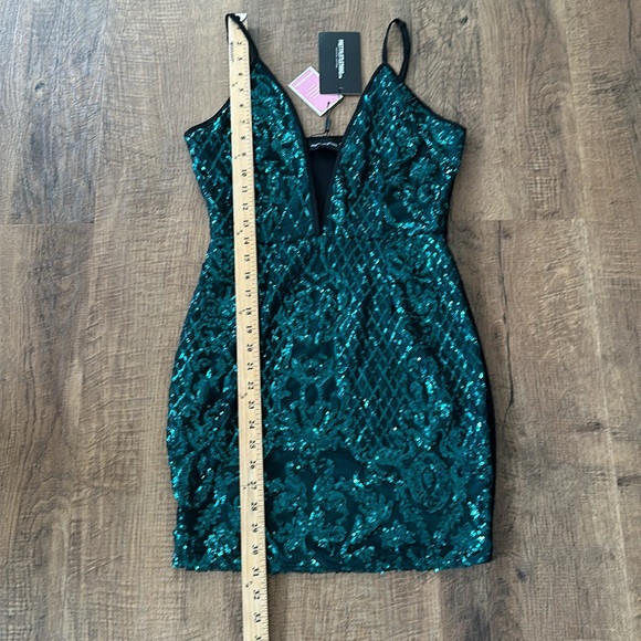 PrettyLittleThing Emerald Green/black Strappy Sequin Dress size 6 New w/tags - Picture 3 of 10